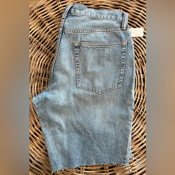 *NWT* GAP Mid Rise 9” Short | SIZE: 12(32) - Picture 9 of 11